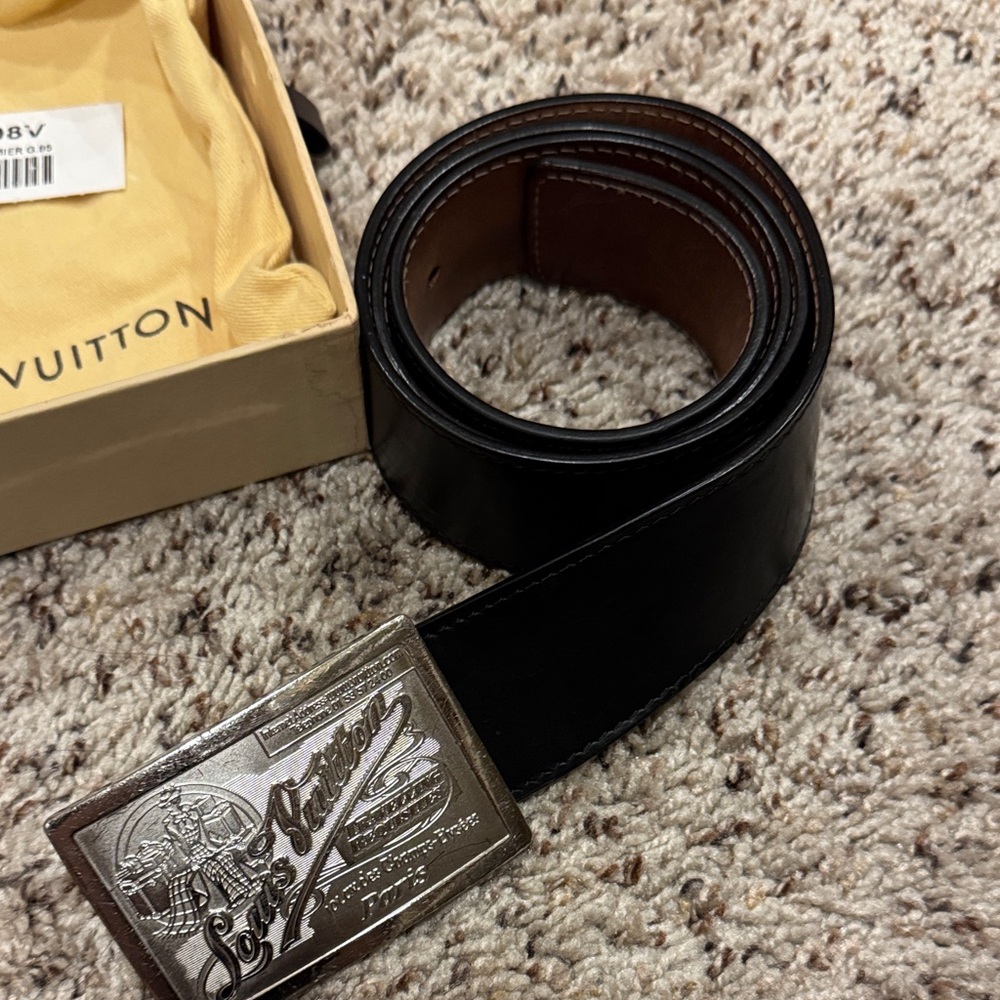 Louis Vuitton Black Leather Belt with Silver Buckle - Picture 3 of 6